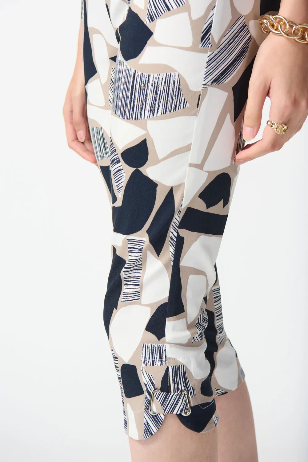 Abstract Print Capris Style 242224