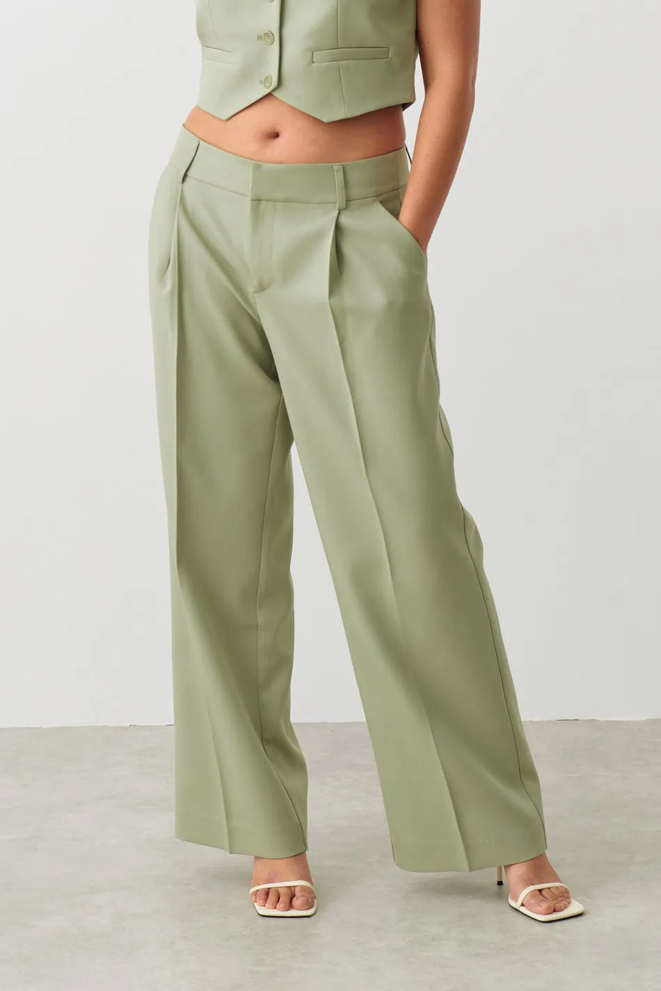 Low waist trousers