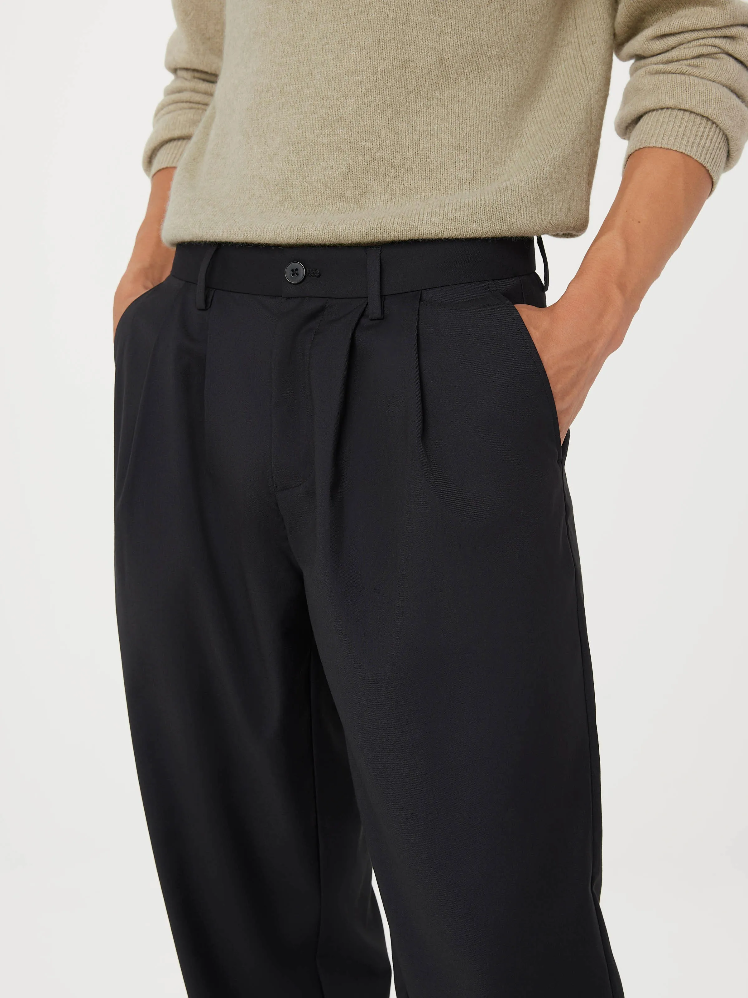 The Theo Pleated Baggy Pant in Black